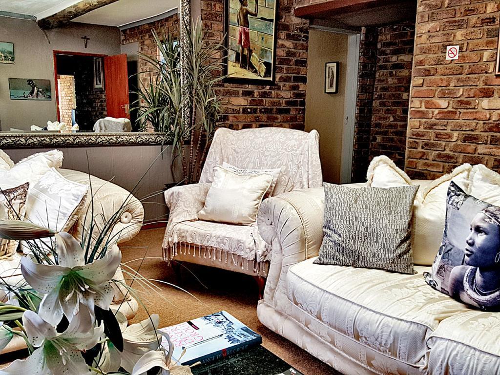 Midrand Guesthouse - Tasa Esterno foto