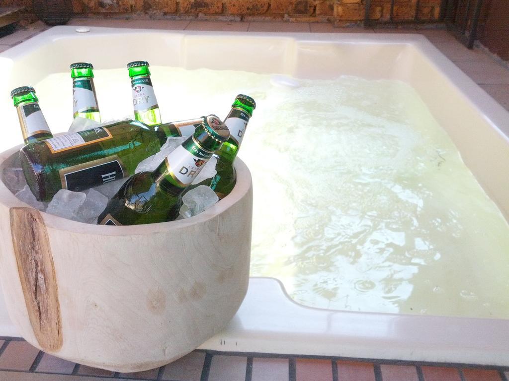 Midrand Guesthouse - Tasa Esterno foto