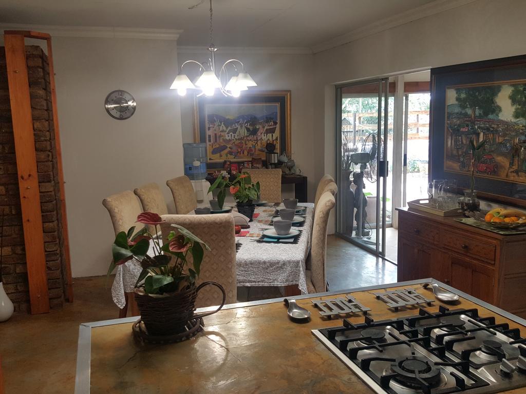 Midrand Guesthouse - Tasa Esterno foto
