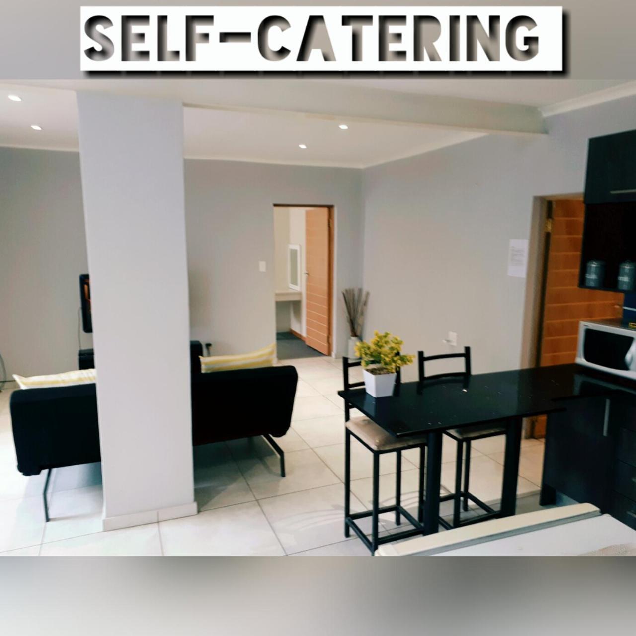 Midrand Guesthouse - Tasa Esterno foto