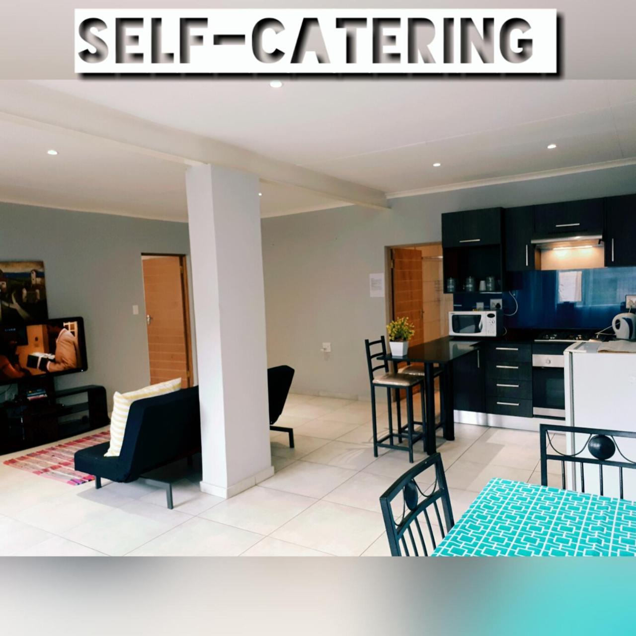 Midrand Guesthouse - Tasa Esterno foto