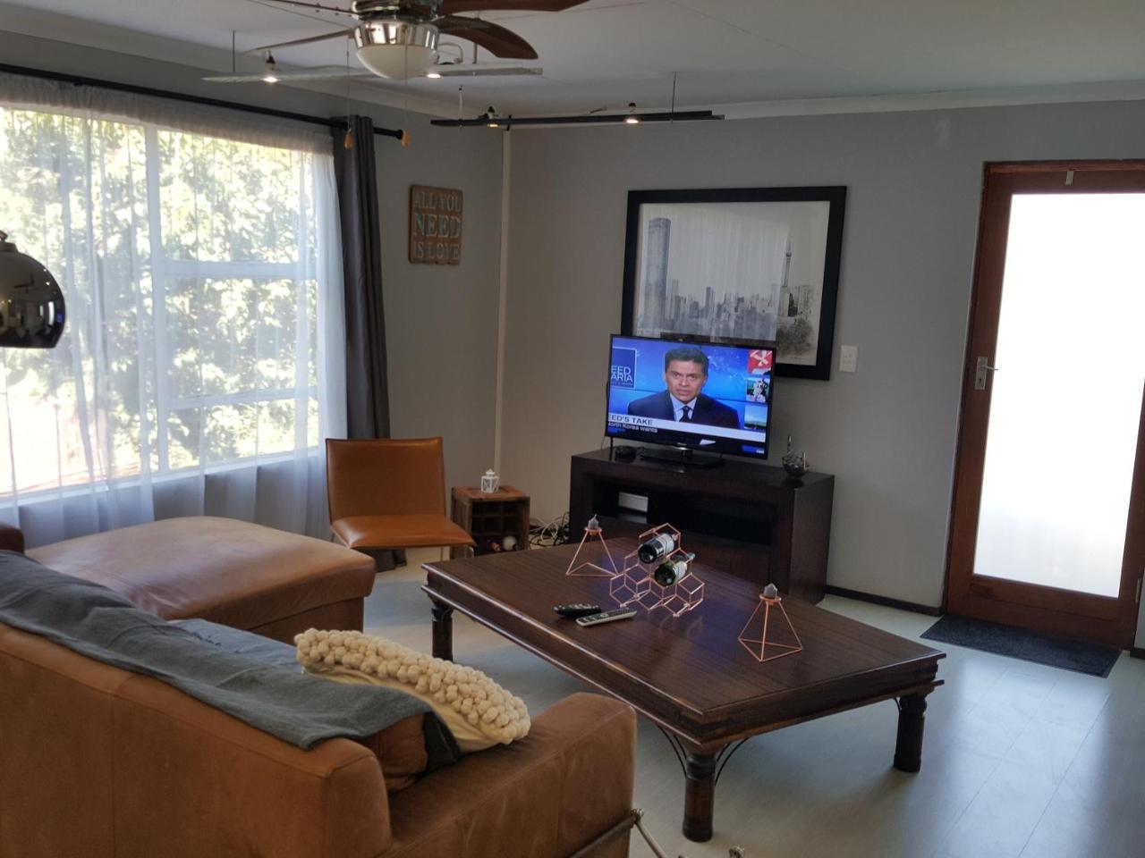 Midrand Guesthouse - Tasa Esterno foto